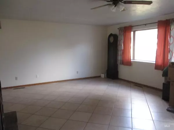 Weiser, ID 83632,515 E Hanthorn