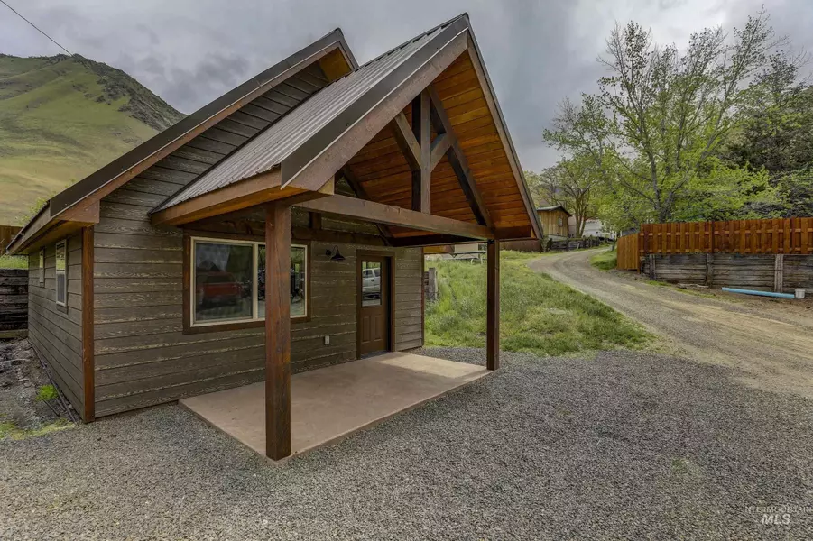 1432 N Salmon Drive, Riggins, ID 83549