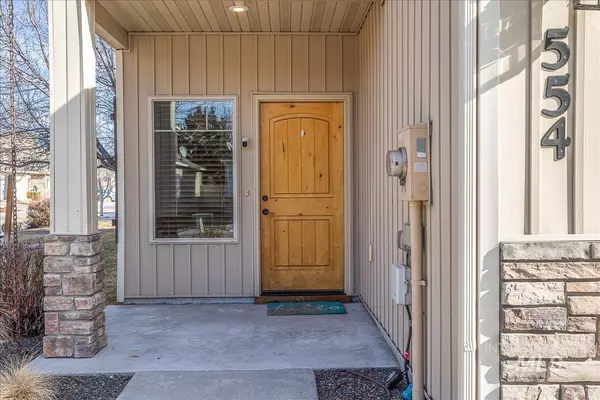 Boise, ID 83709-4931,554 S Blue Pine Ln