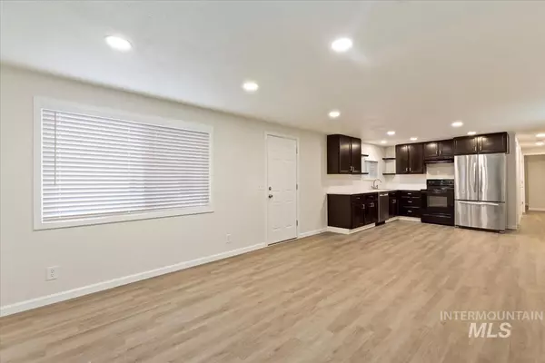 Garden City, ID 83714-6371,301 E 40th