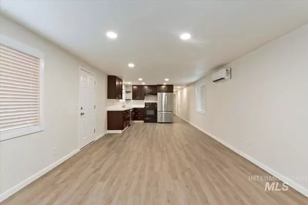 Garden City, ID 83714-6371,301 E 40th