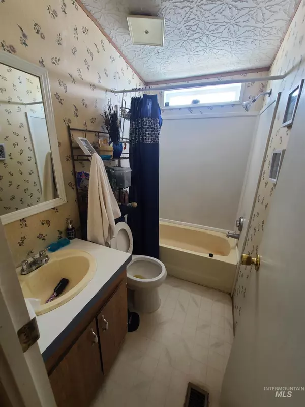 Castleford, ID 83321,351 Oak