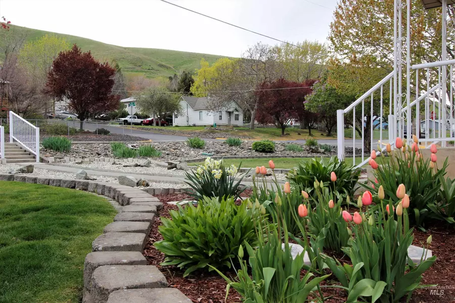 1103 3rd St, Asotin, WA 99402