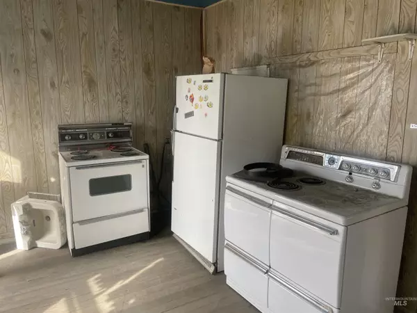 Glenns Ferry, ID 83623,507 E 1st