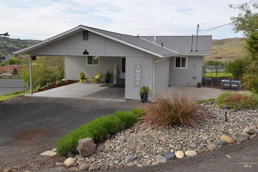 303 Kings Lane, Asotin, WA 99402