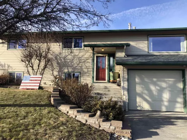 858 Indian Hills Drive, Moscow, ID 83843