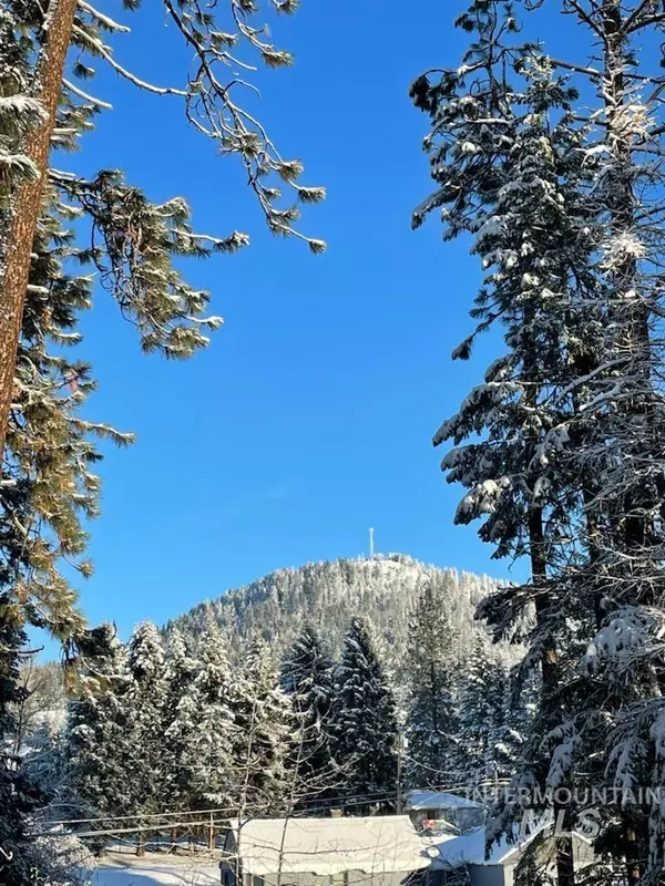 107 1st Avenue, Deary, ID 83823