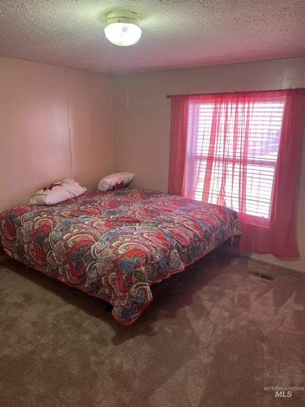 Nampa, ID 83651,1401 N Midland Blvd