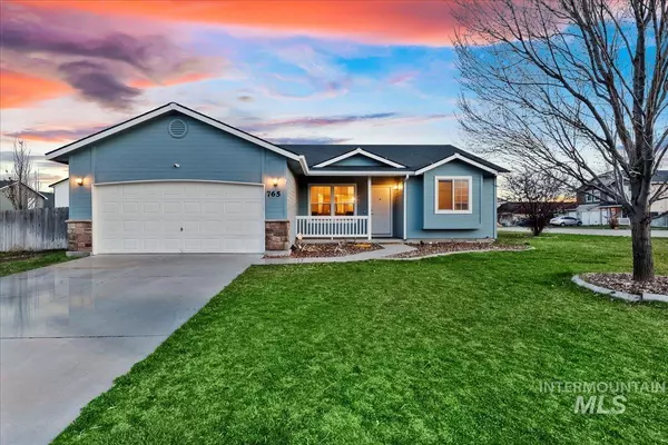 765 Sw Lago St., Mountain Home, ID 83647