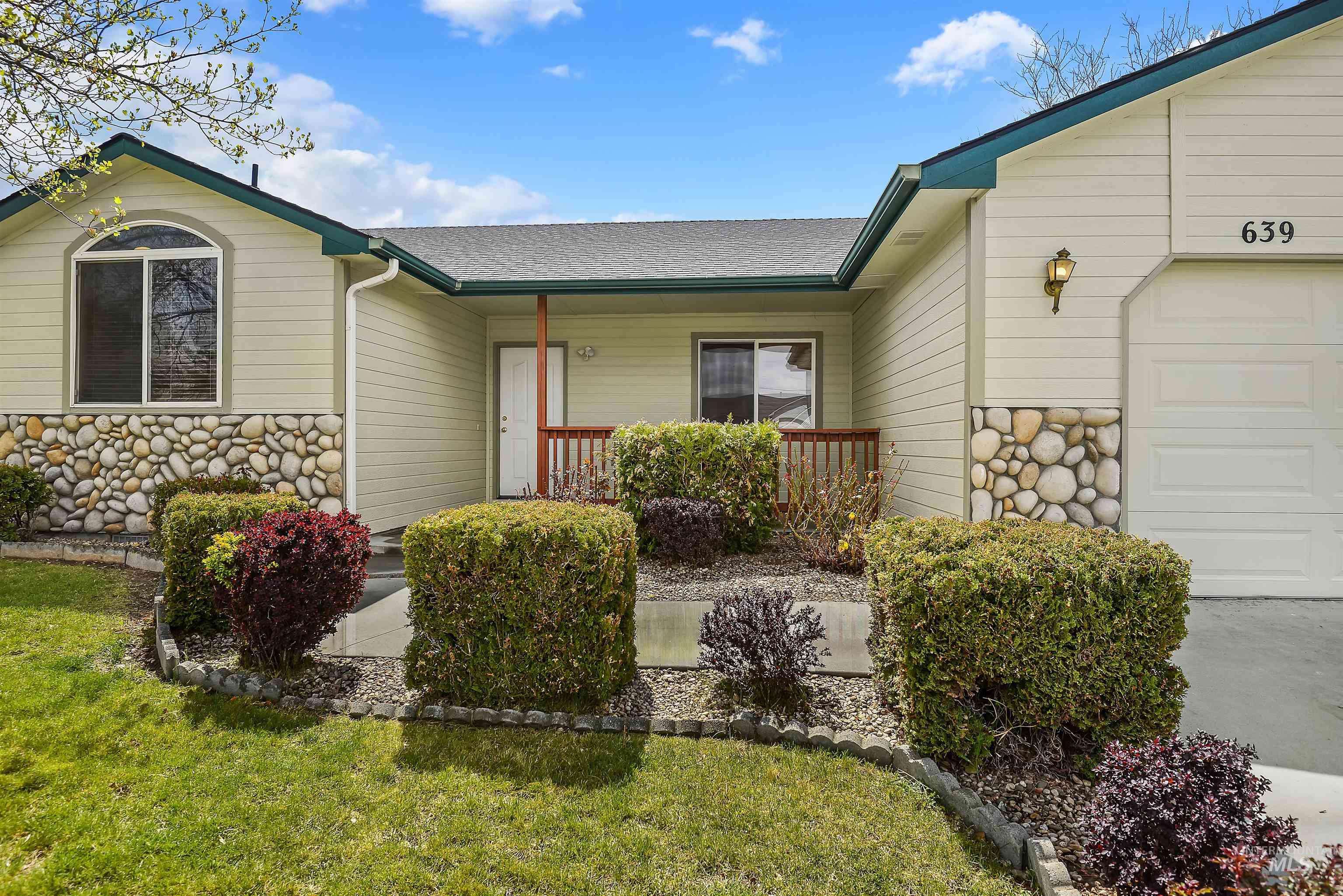 Kuna, ID 83634,639 W Rams Hill St