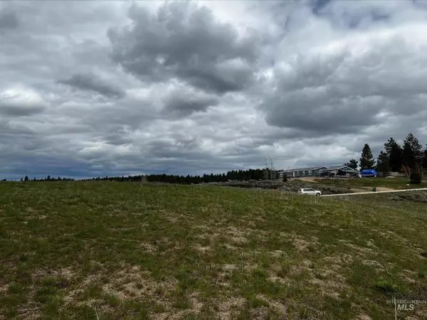 Cascade, ID 83611,113 Skidoo Place