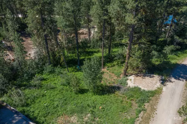 Cascade, ID 83611,37 Shady Pine Way