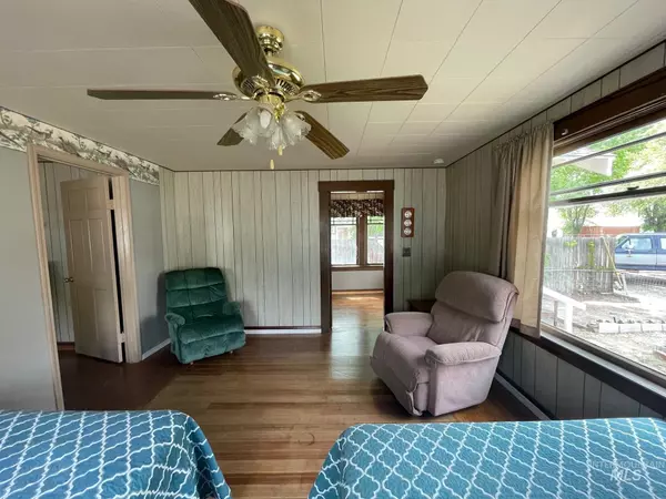 Huntington, OR 97907,110 W Adams