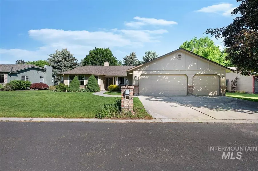 705 N Nicklaus Lane, Eagle, ID 83616-5359