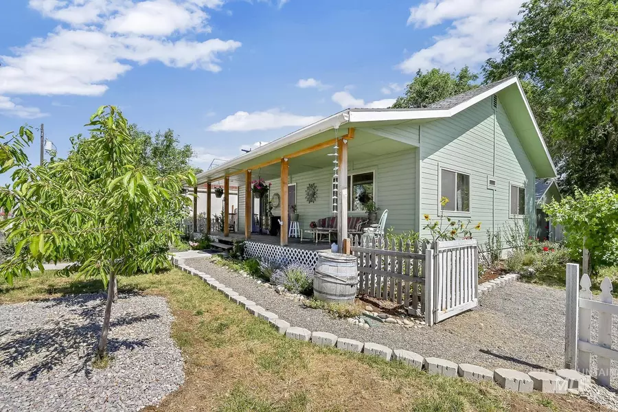5002 N Alworth St, Garden City, ID 83714