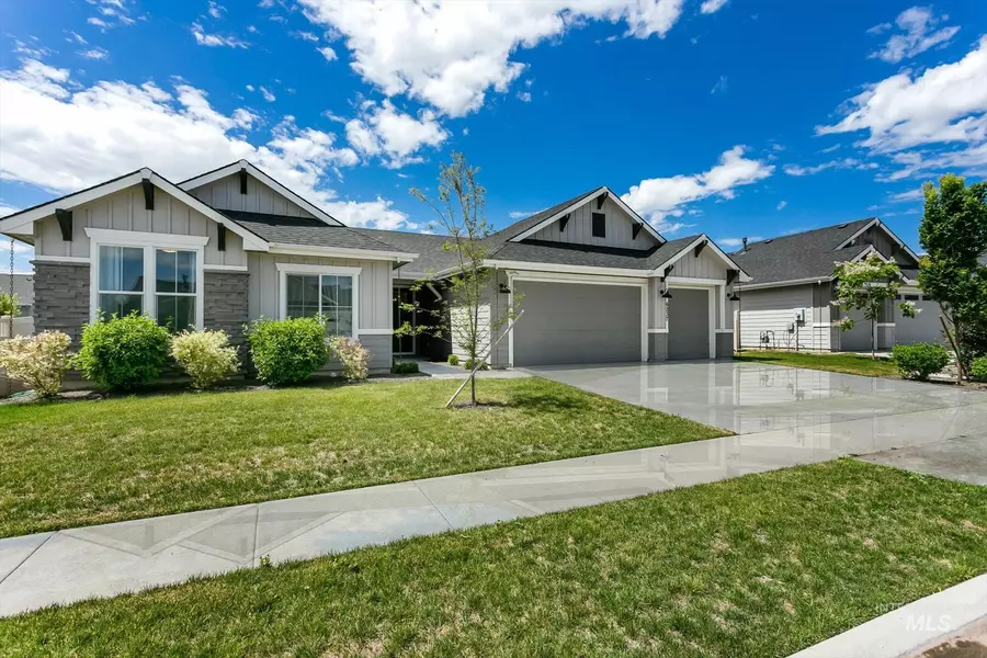 6237 E Canyon Crossing Dr, Nampa, ID 83637