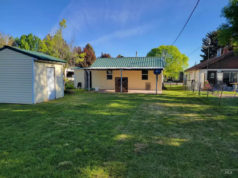 230 2nd St, Hazelton, ID 83335