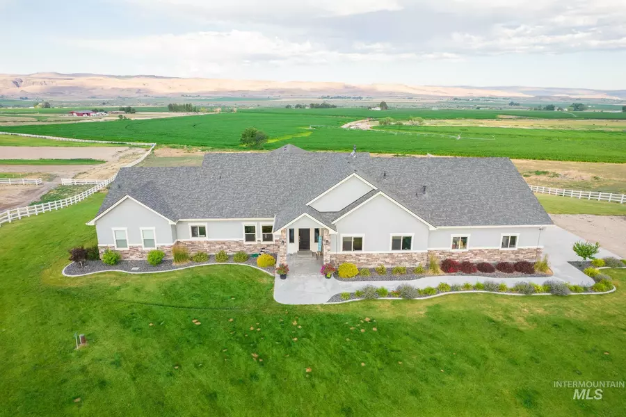 5821 Whispering Hills Dr, Marsing, ID 83639