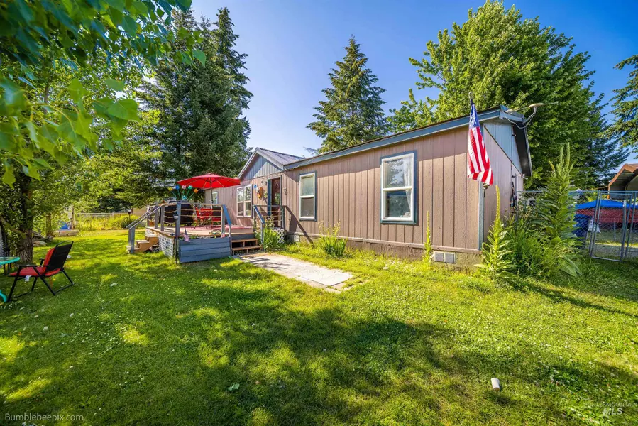 31749 N 8th Ave, Spirit Lake, ID 83869