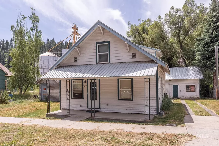 617 S Main St, Troy, ID 83871
