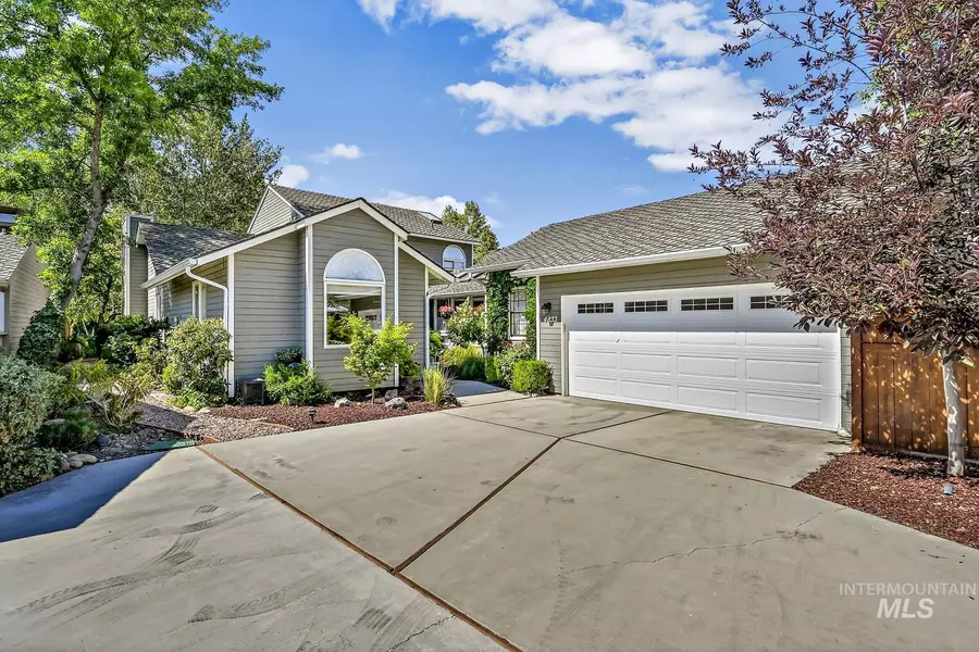 4833 N Lakes Edge Place, Garden City, ID 83714