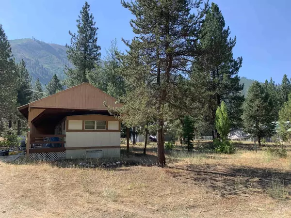 11 W River Drive, Lowman, ID 83637