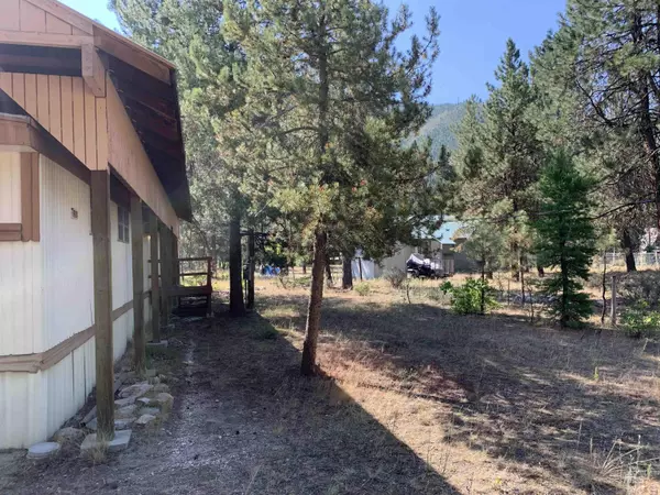 Lowman, ID 83637,11 W River Drive