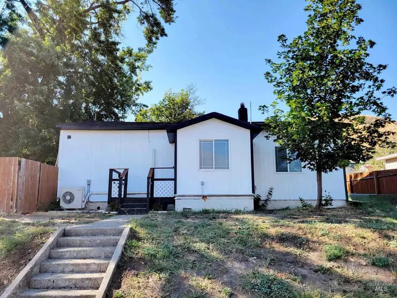 812 2nd St, Asotin, WA 99402