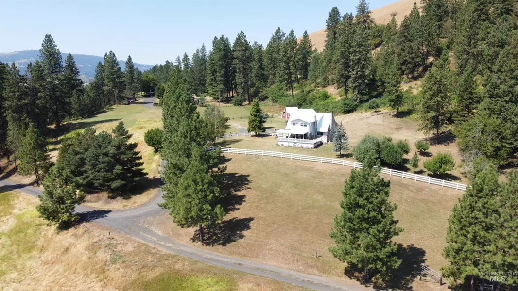 1352 Hall Rd, Lenore, ID 83541