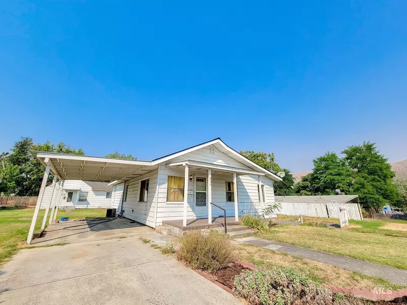 636 11th St, Clarkston, WA 99403