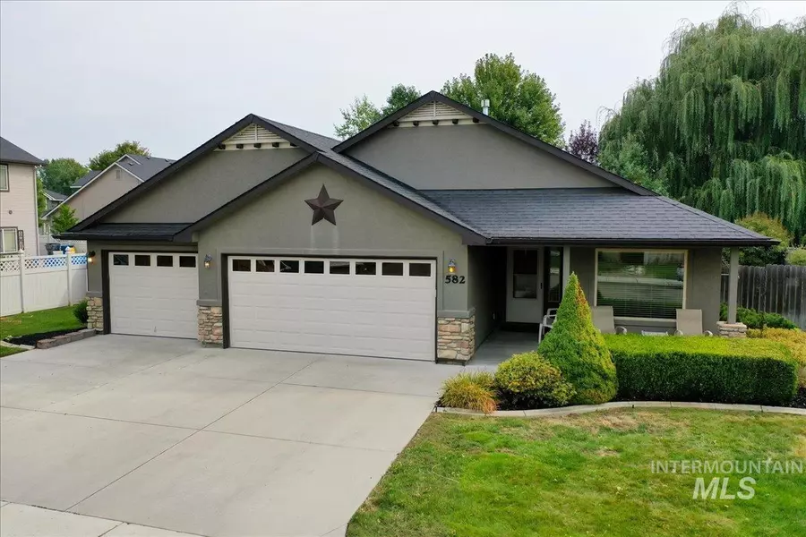 582 N Cardigan Ave, Star, ID 83669