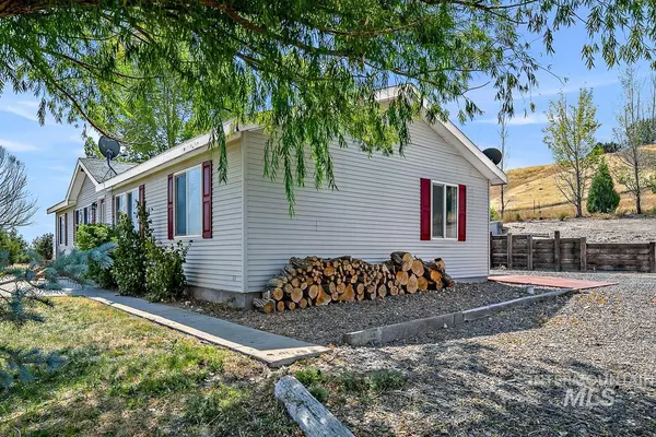 Bruneau, ID 83604,31335 Hot Creek Rd