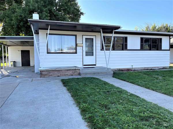 815 N 10th E,  Mountain Home,  ID 83647