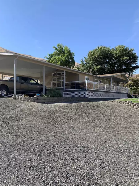 11576 Snake River Rd, Asotin, WA 99402-9525