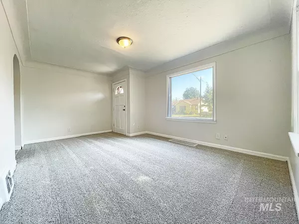 Nampa, ID 83651,9 N State St