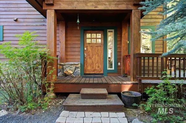 939 Cottage Ct, Mccall, ID 83638