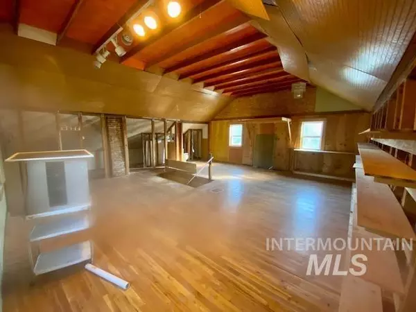 Boise, ID 83704,2816 N Cole Rd