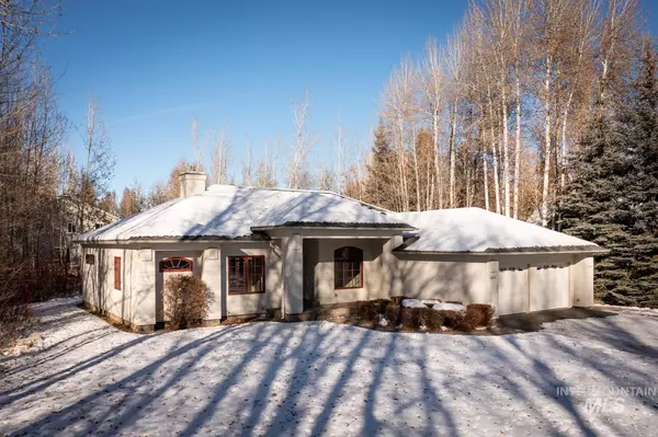520 Robin Hood Dr, Hailey, ID 83333