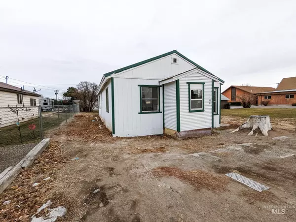 108 N 3rd E Street, Paul, ID 83347