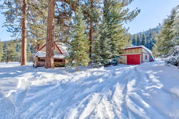 Lowman, ID 83637,17 Pine Dr