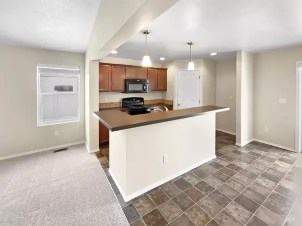 Kuna, ID 83634,932 S Rumney Ave