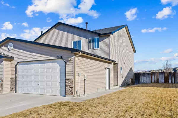 1700 NE Cinder Loop, Mountain Home, ID 83647