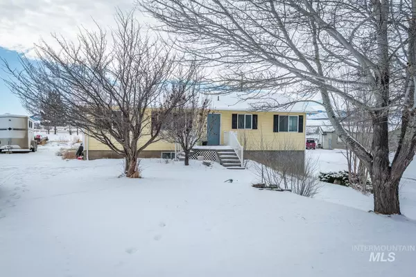 330 Shoshone St, Rockland, ID 83271