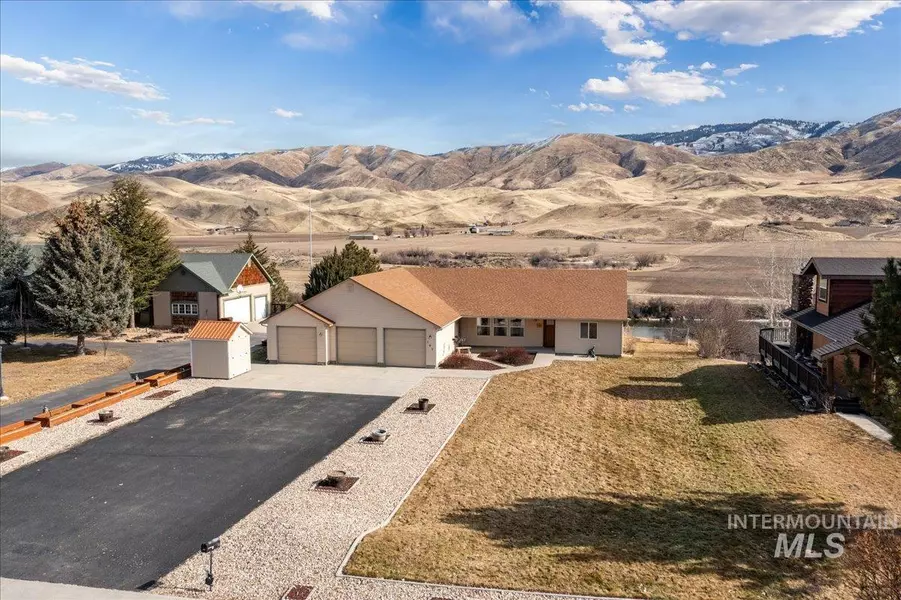 107 Mountain View Dr, Horseshoe Bend, ID 83629