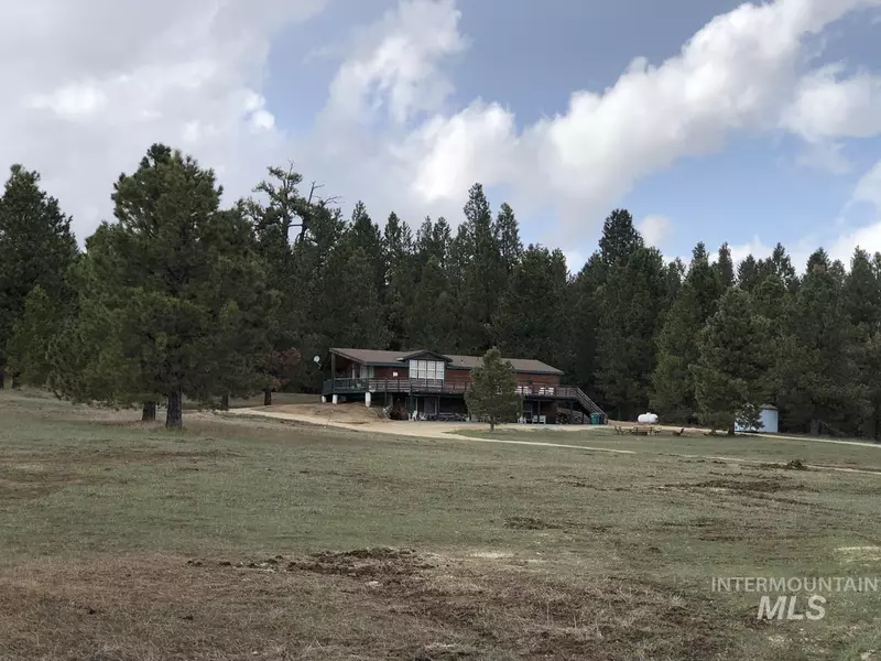 20 Garrett Lane, Cascade, ID 83611