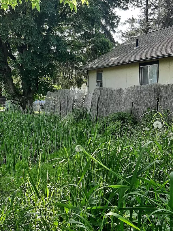 Moscow, ID 83843,102 N Lilly