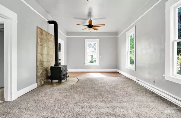 King Hill, ID 83633,5373 E Main St