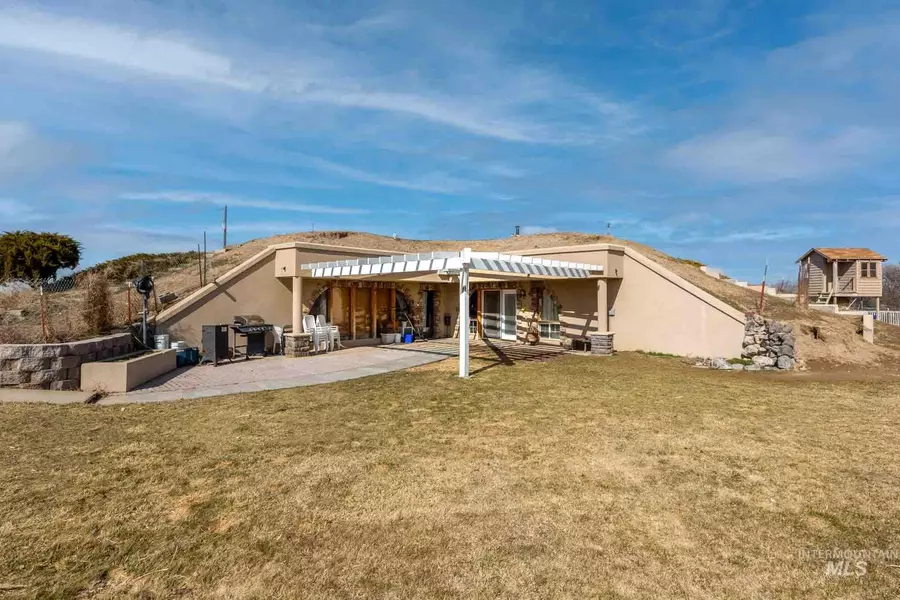 5860 Akron Rd, New Plymouth, ID 83655-5111