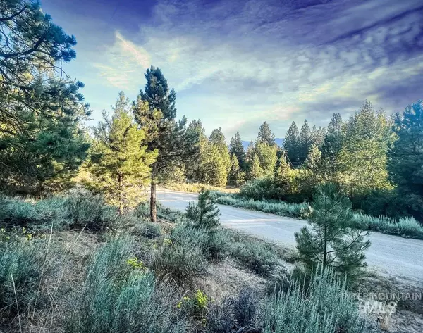 Cascade, ID 83611,34 Four Seasons Drive