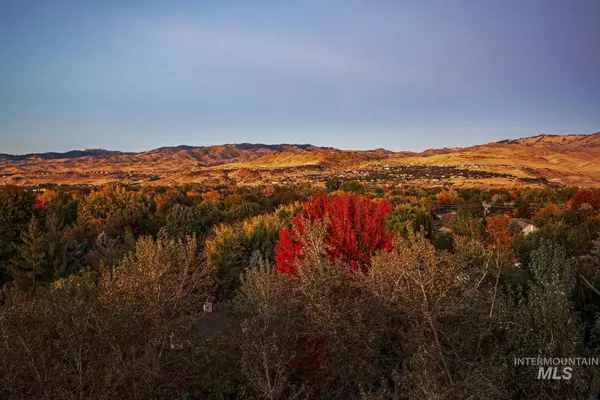 Boise, ID 83716,488 E Lake Rim Ln